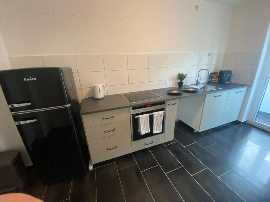 Riesen Bett, Strassenbahn Vor Der Tuer, Beste Lage, Nah Zur Messe, Keine Rechnungen Essen Dış mekan fotoğraf