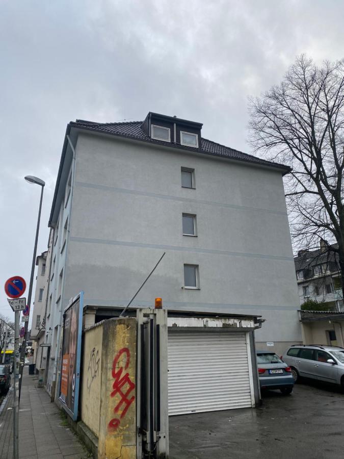 Riesen Bett, Strassenbahn Vor Der Tuer, Beste Lage, Nah Zur Messe, Keine Rechnungen Essen Dış mekan fotoğraf